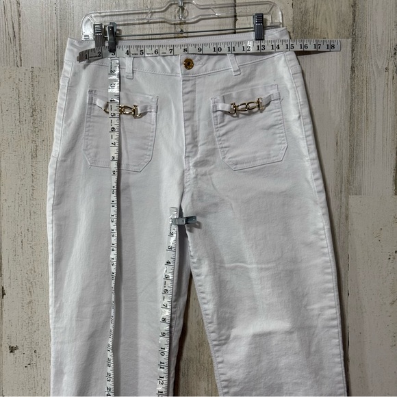 Camila Coelho Ivory Cropped Jeans with Gold Chain Detail - Picture 6 of 14